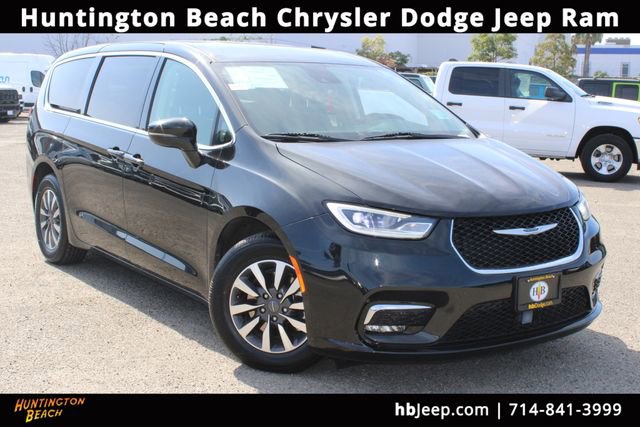 Used 2024 Chrysler Pacifica Limited FWD image 1