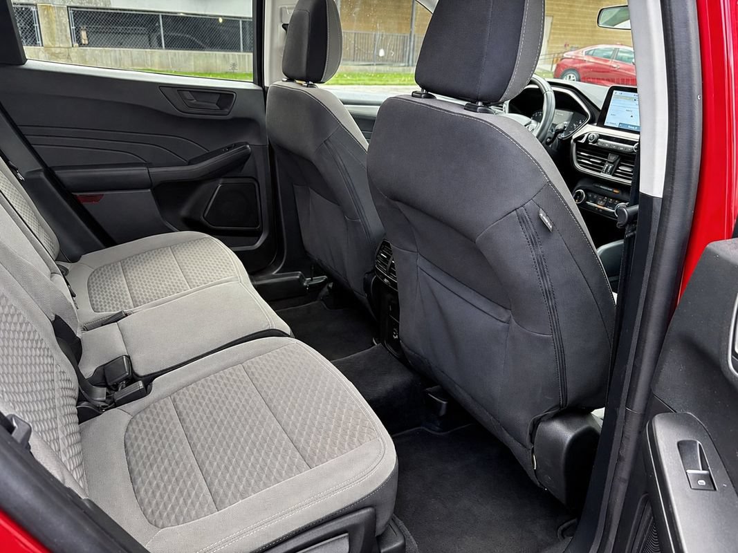 Used 2022 Ford Escape SE w/ SE Sport Appearance Package FWD image 19
