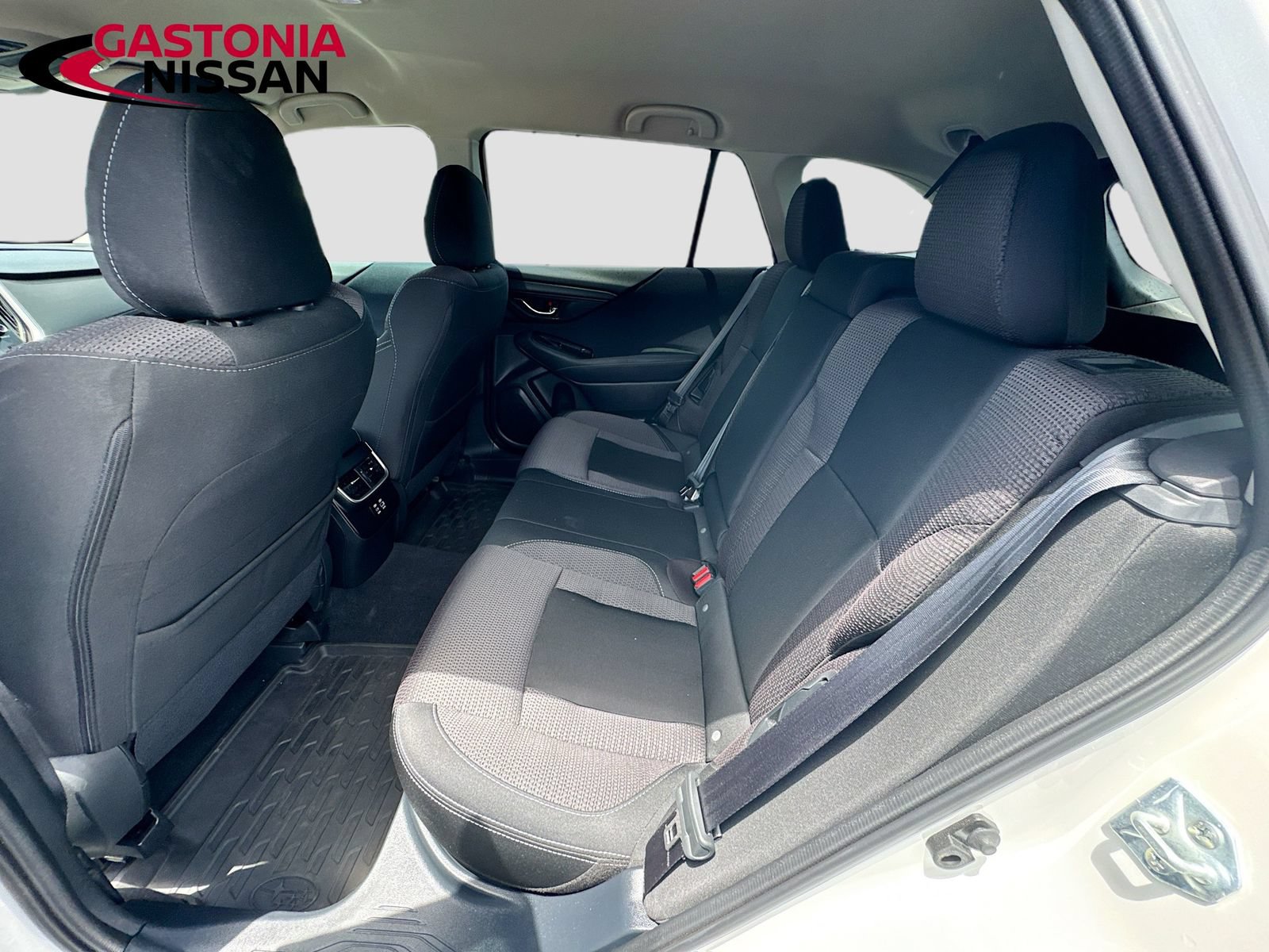 Used 2025 Subaru Outback Premium AWD/4WD image 32