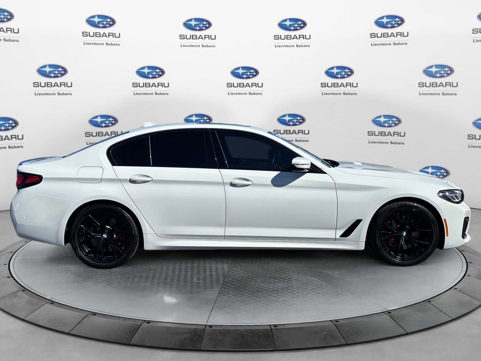 Used 2023 BMW 530i w/ M Sport Package RWD image 7