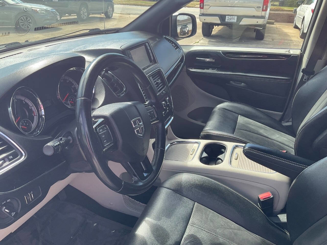 Used 2019 Dodge Grand Caravan SXT FWD image 11