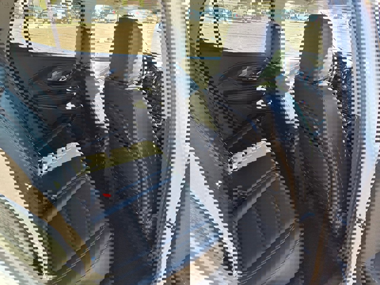 Used 2024 GMC Terrain SLT image 14