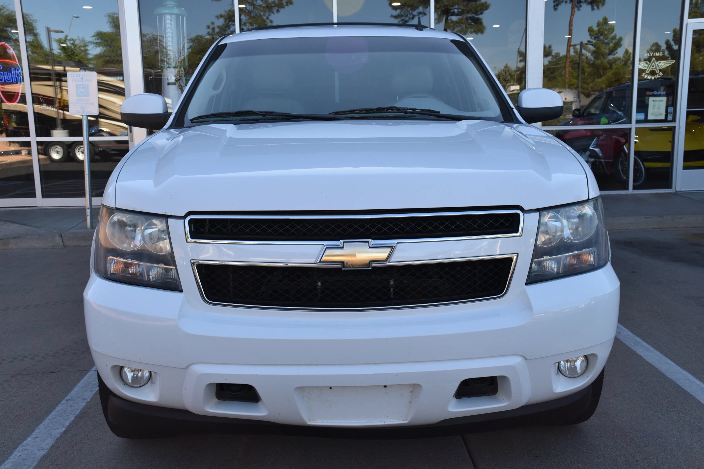 Used 2010 Chevrolet Tahoe LT w/ Luxury Package AWD/4WD image 3