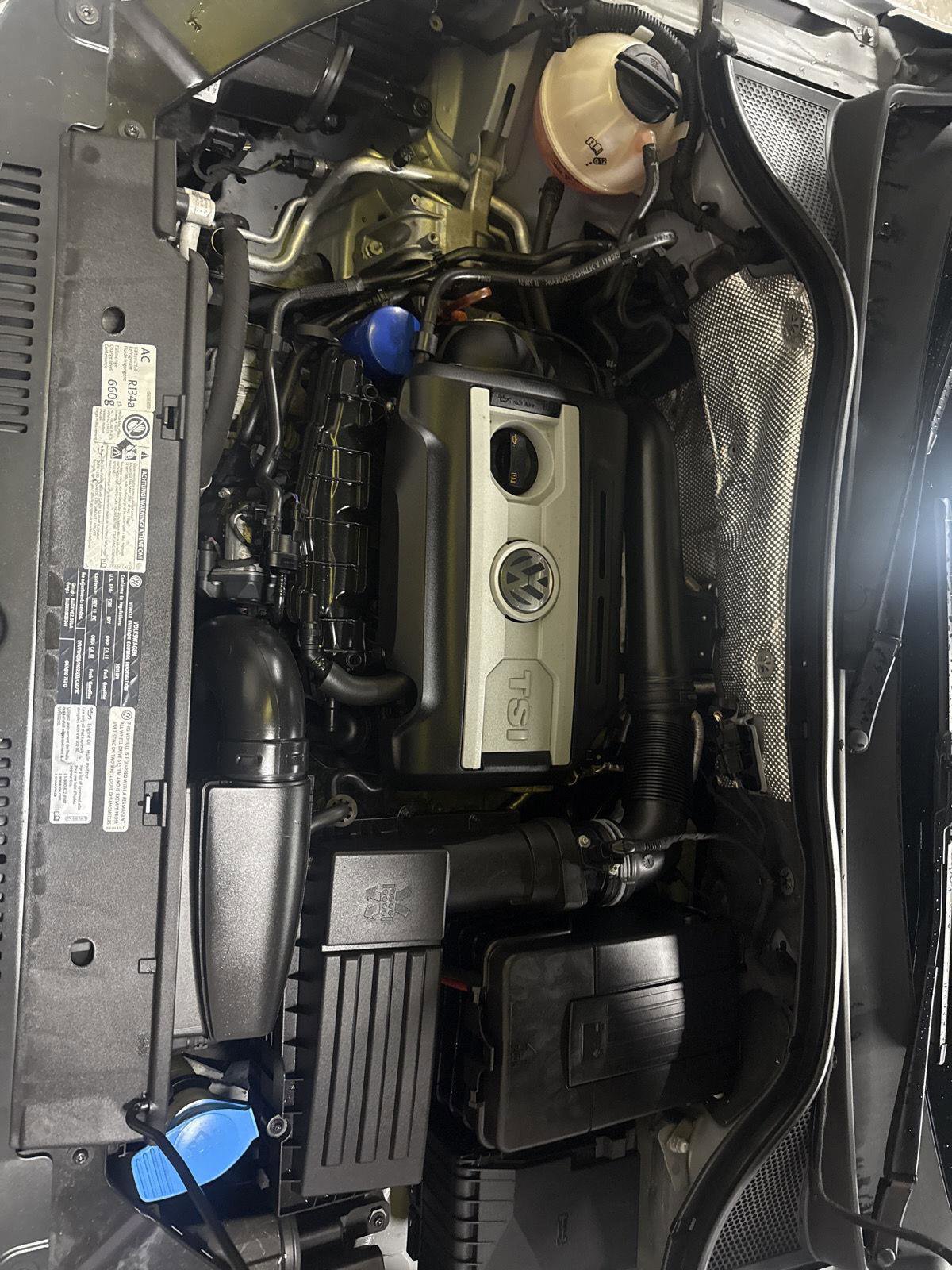 Used 2011 Volkswagen Tiguan SE image 21