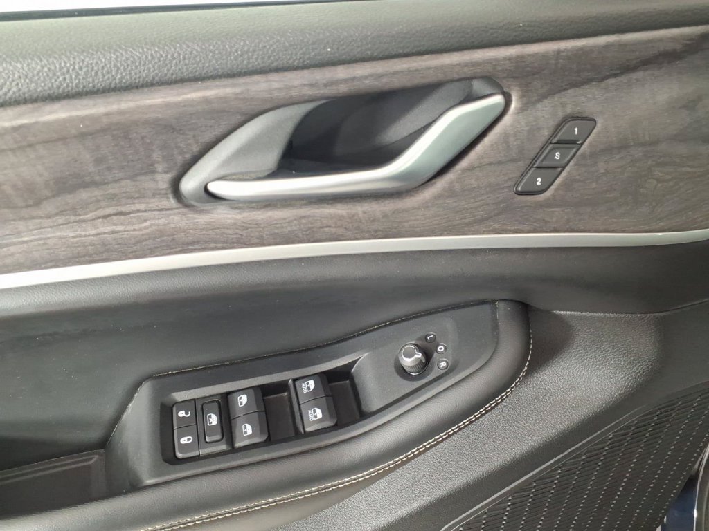 Used 2023 Jeep Grand Cherokee Limited AWD/4WD image 14