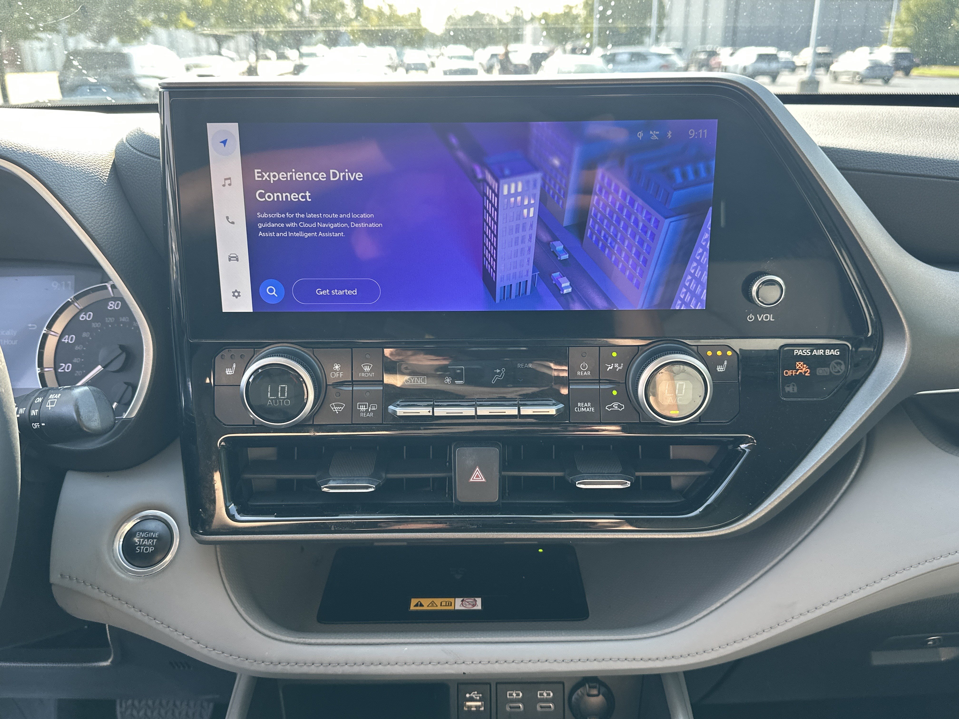 Used 2024 Toyota Highlander XLE FWD image 24