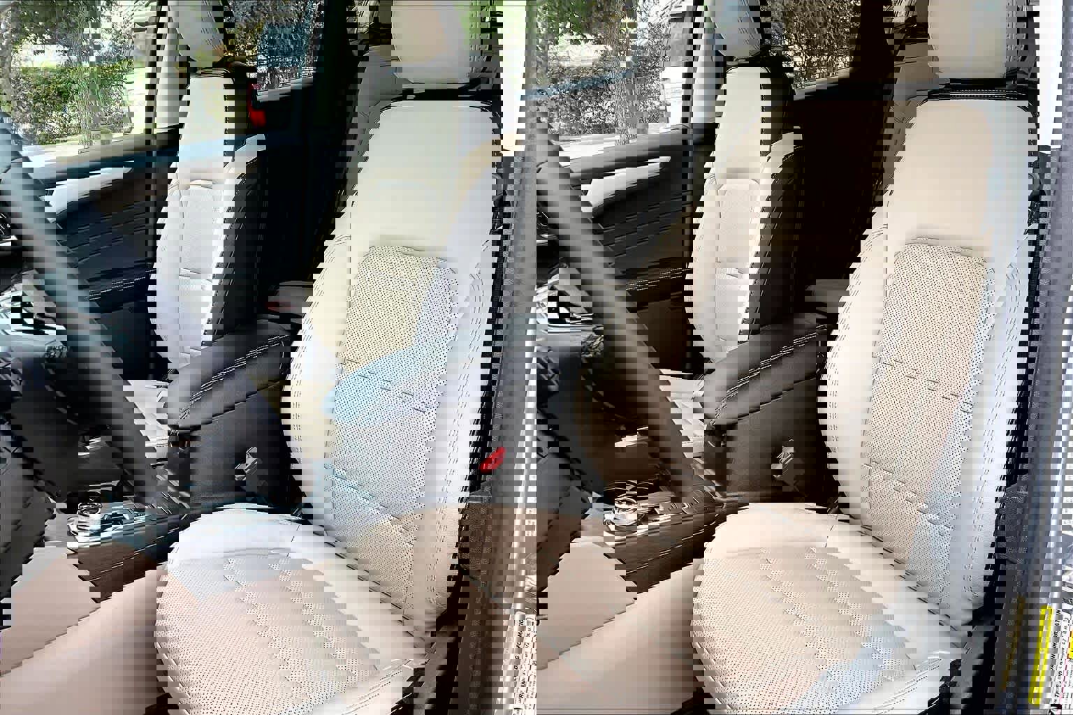 Used 2022 Ford Escape SEL image 7