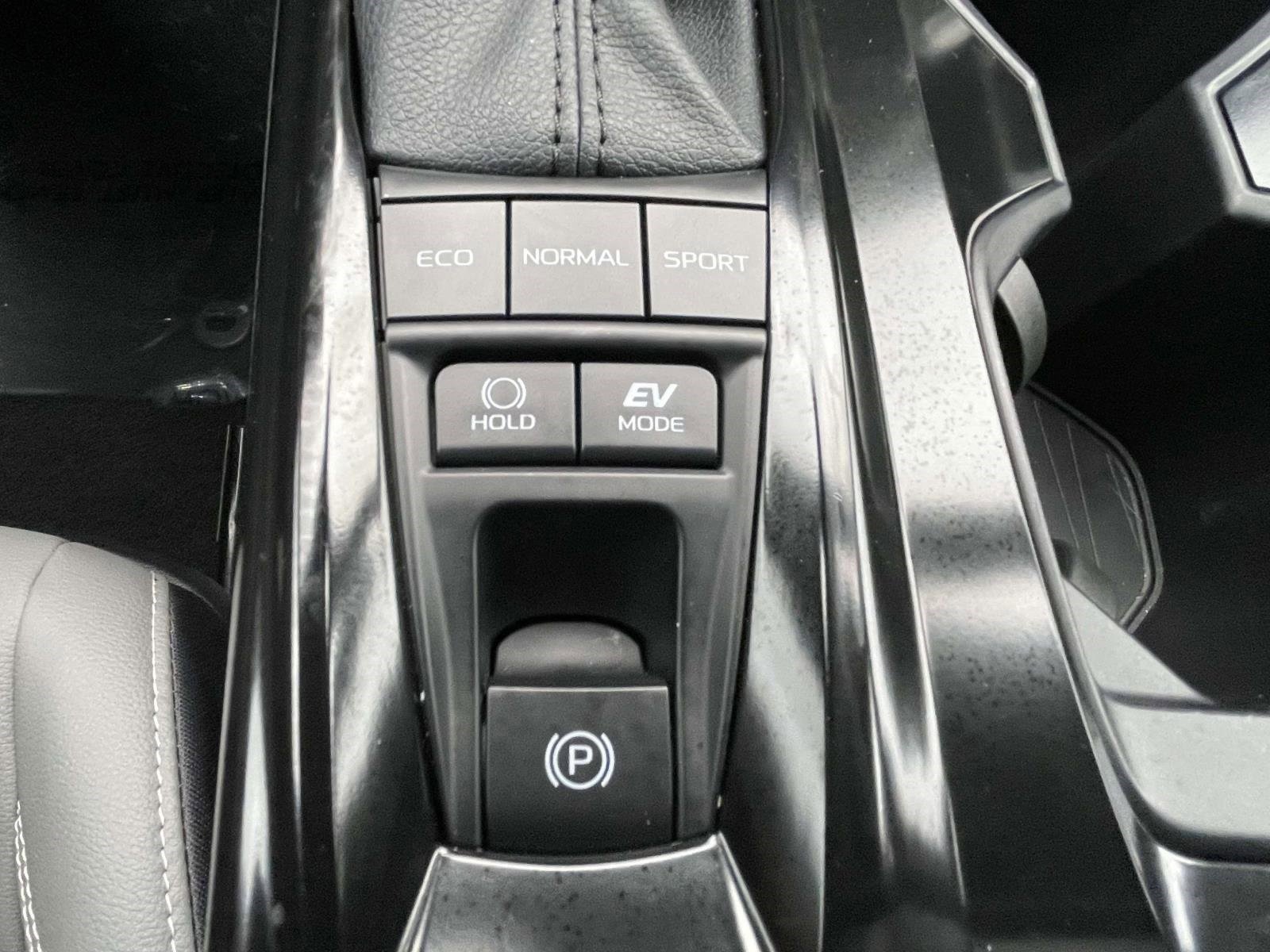 Used 2025 Toyota Camry SE w/ Convenience Package FWD image 33