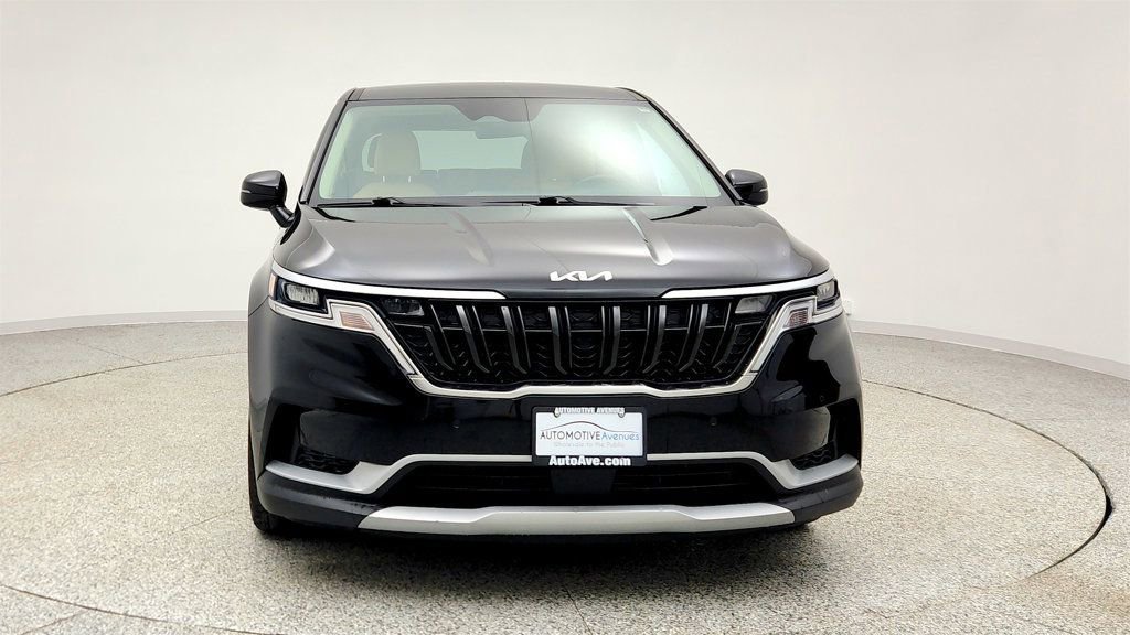 Used 2024 Kia Carnival EX image 2