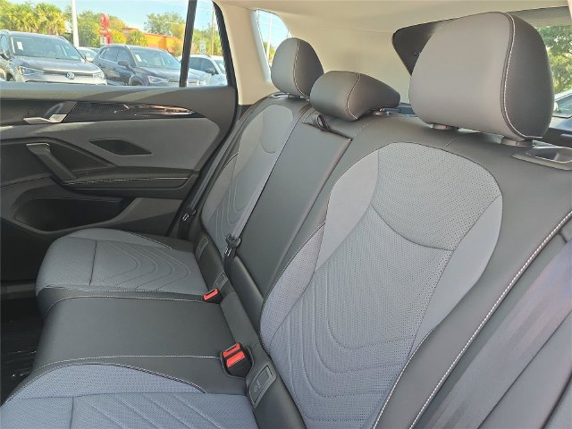 New 2026 Volkswagen Tiguan SE FWD image 11