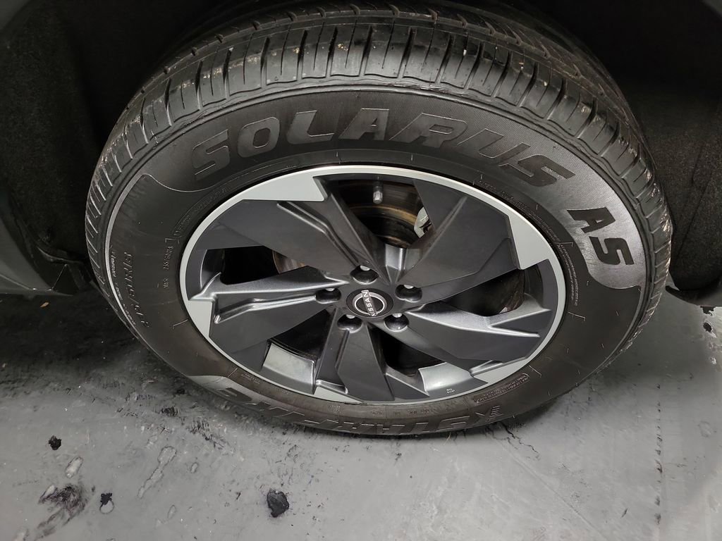 Used 2024 Nissan Rogue SV image 10