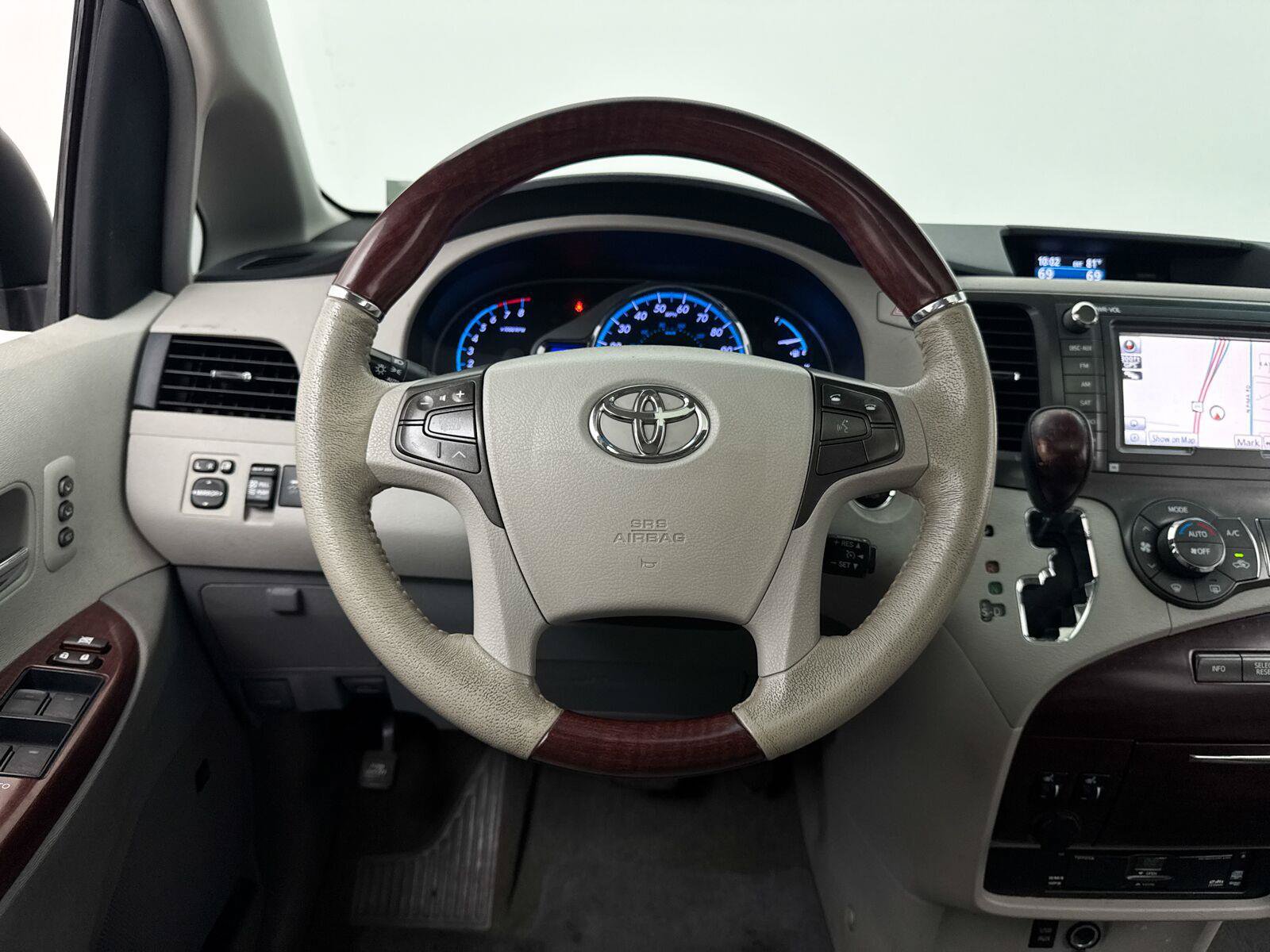 Used 2012 Toyota Sienna Limited w/ Premium Pkg FWD image 28