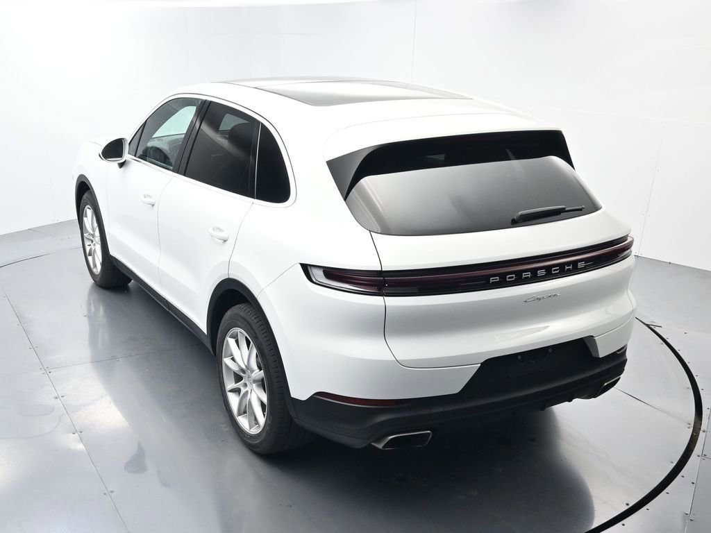 Certified 2024 Porsche Cayenne AWD/4WD image 33