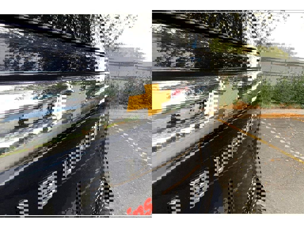 Used 2023 Chevrolet Suburban Premier image 32