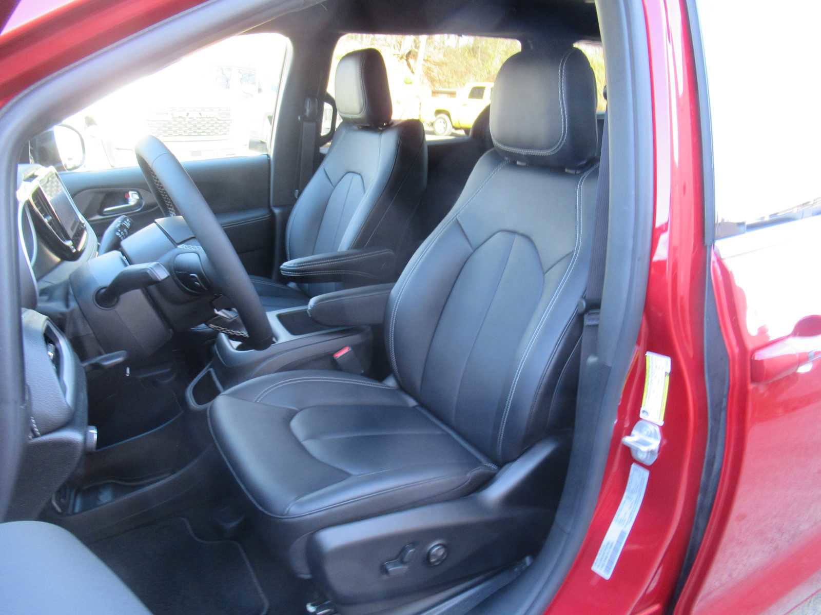 New 2026 Chrysler Pacifica Select image 19