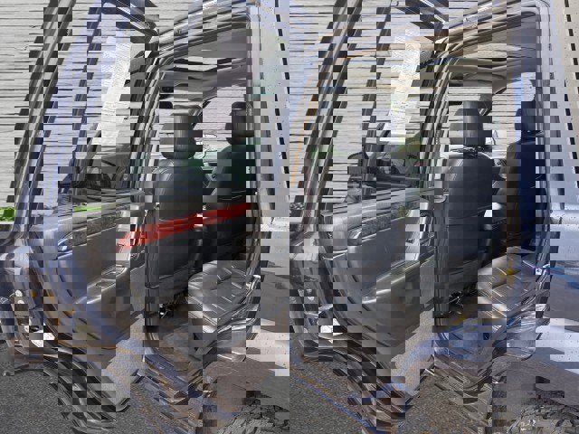 Used 2004 Jeep Grand Cherokee Limited w/ Cold Weather Group image 16