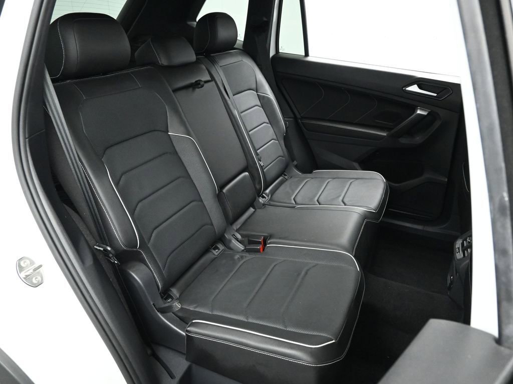 Used 2022 Volkswagen Tiguan SEL R-Line image 19
