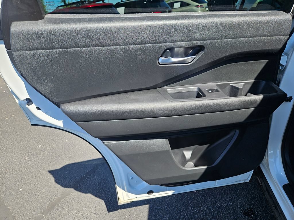 Used 2022 Nissan Pathfinder SV w/ Cargo Package FWD image 9