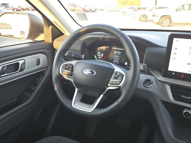 Used 2025 Ford Explorer Active RWD image 38