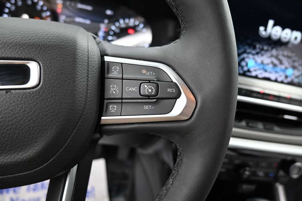 Used 2025 Jeep Compass Limited AWD/4WD image 33