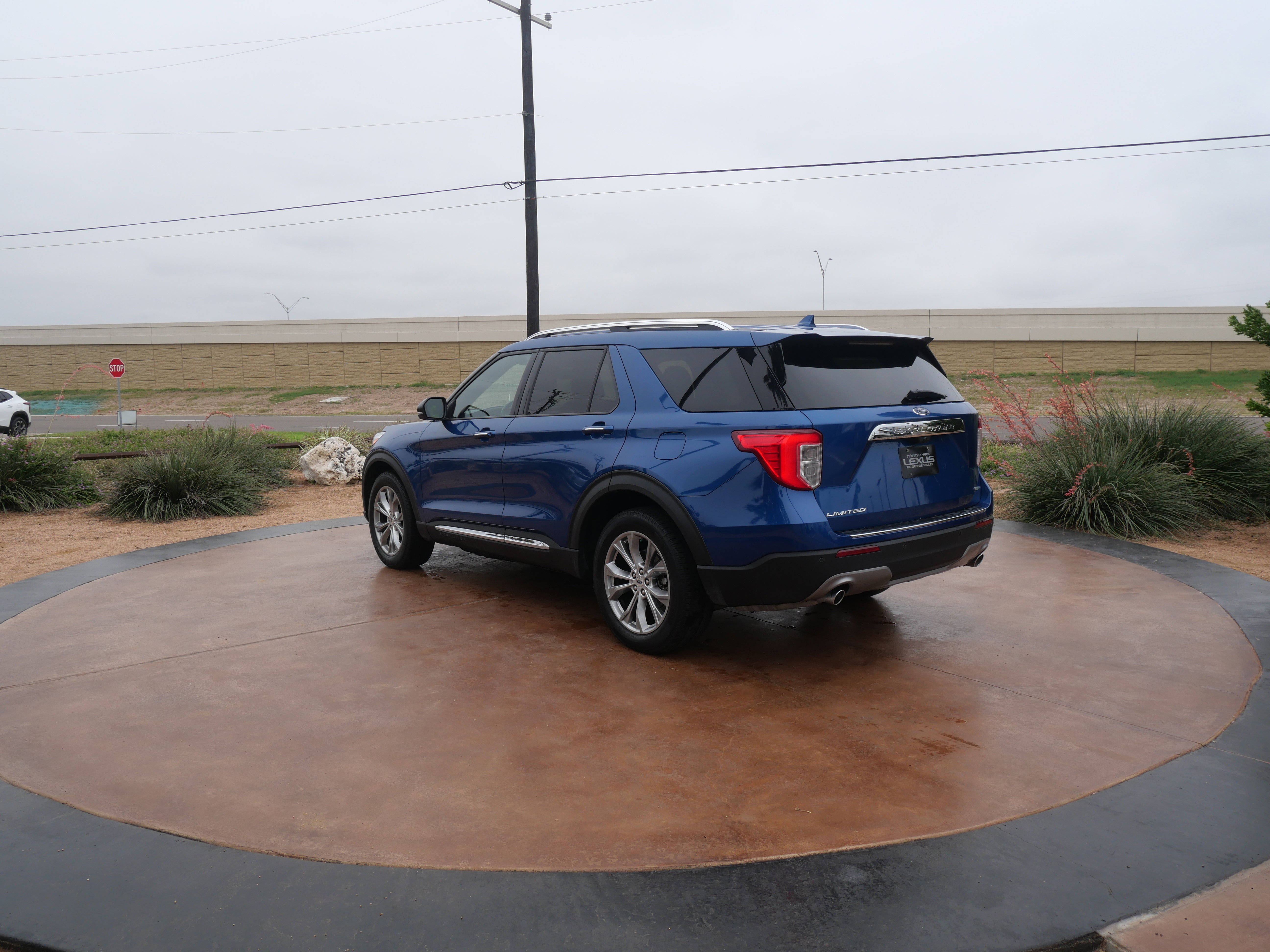 Used 2020 Ford Explorer Limited image 4