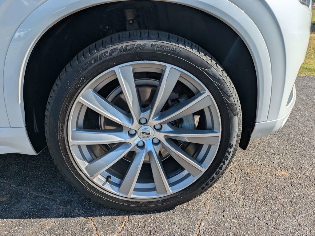 Used 2022 Volvo XC90 T6 Momentum AWD/4WD image 11