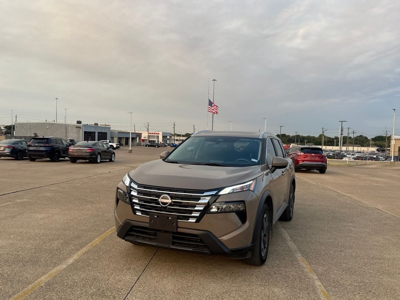 Certified 2024 Nissan Rogue SV w/ SV Premium Package AWD/4WD image 7