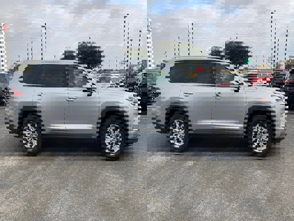 Certified 2025 Toyota Grand Highlander FWD image 4