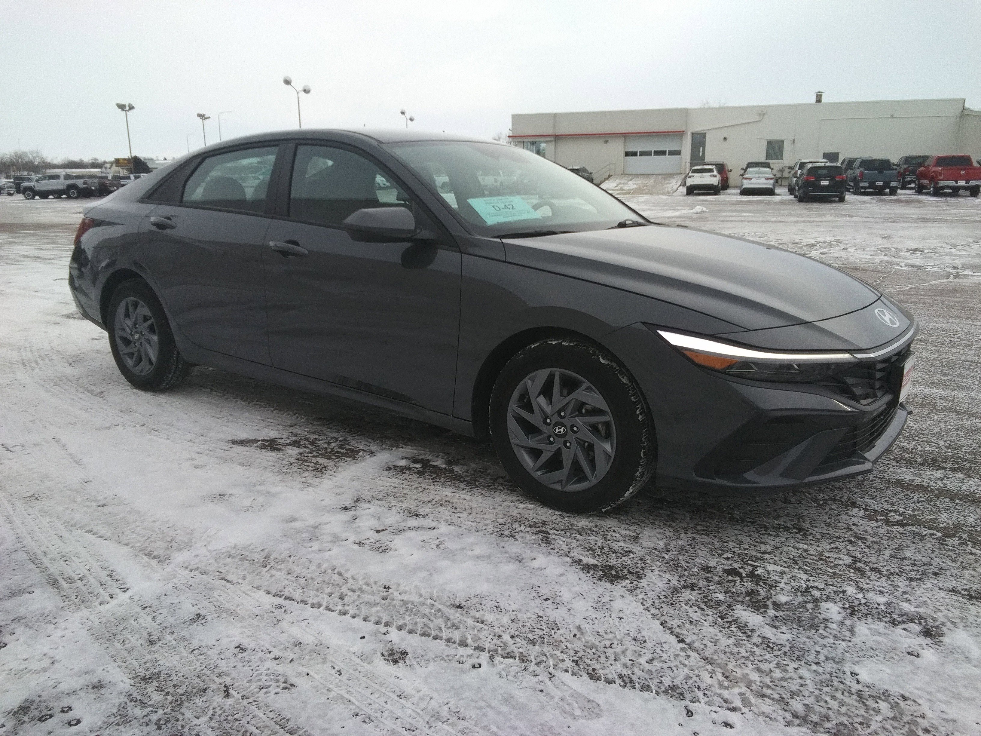 Used 2024 Hyundai Elantra SEL image 4