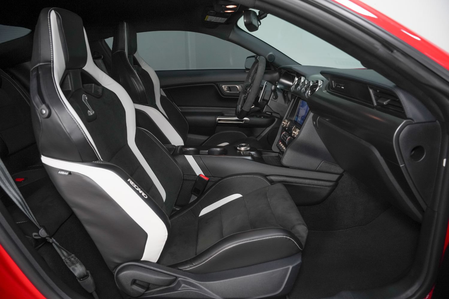 Used 2021 Ford Mustang Shelby GT500 w/ Carbon Fiber Handling Package RWD image 28