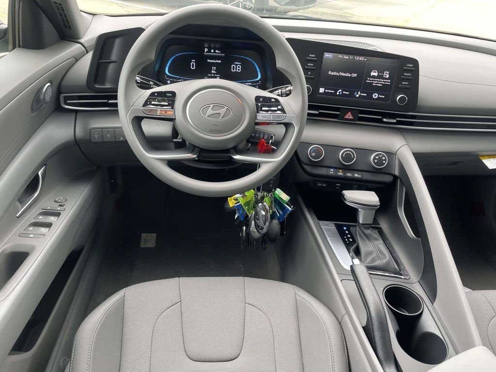 New 2026 Hyundai Elantra SE FWD image 9