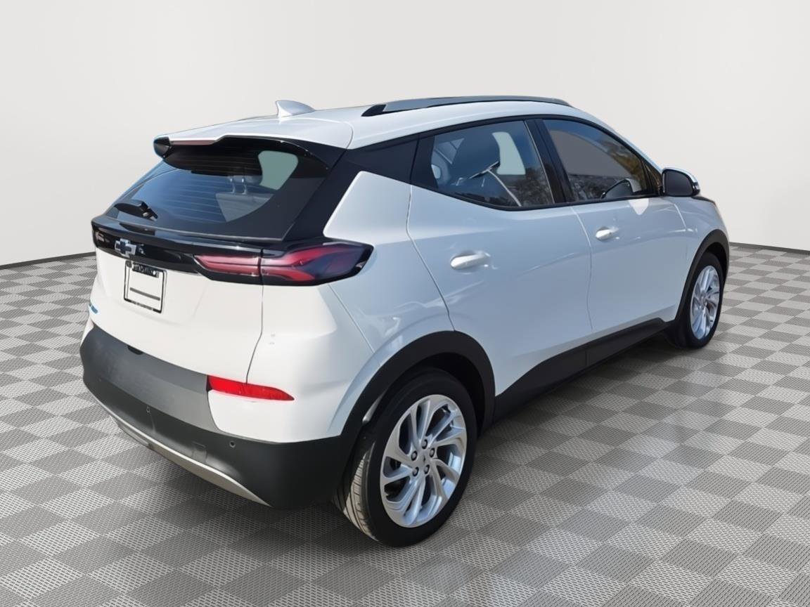 Used 2022 Chevrolet Bolt EUV LT w/ Comfort Package image 5
