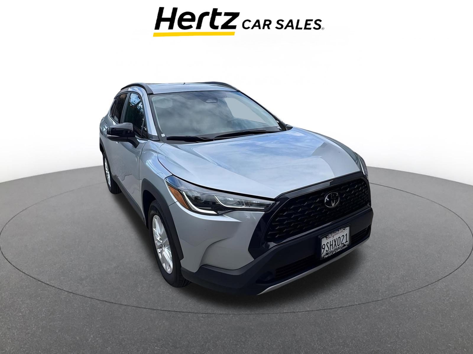 Used 2025 Toyota Corolla Cross LE image 1