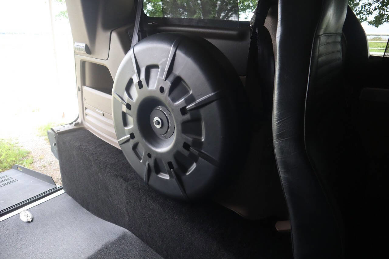 Used 2012 Volkswagen Routan SEL FWD image 26