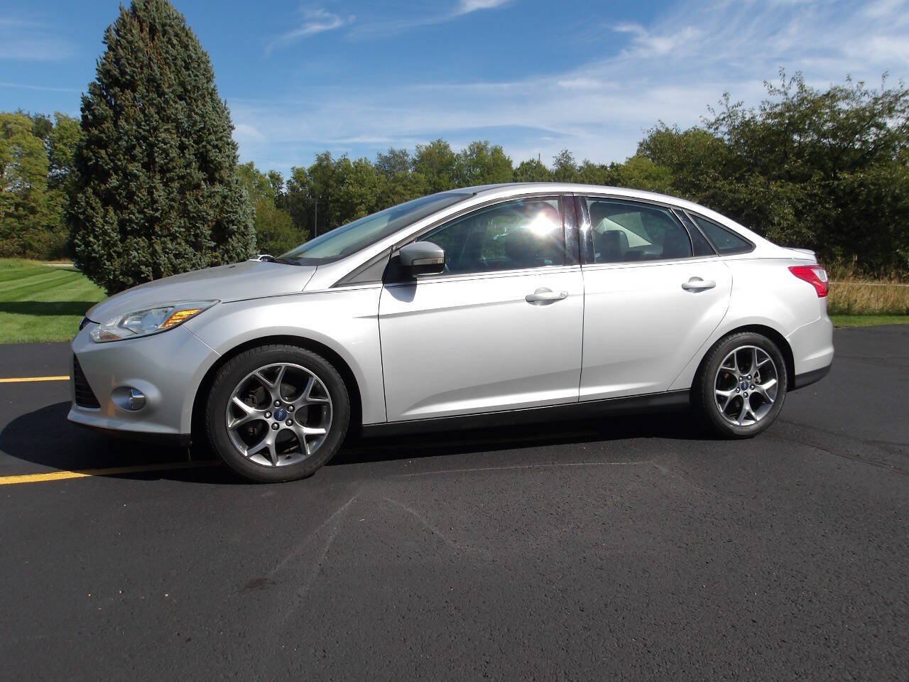 Used 2014 Ford Focus SE w/ Equipment Group 201A FWD image 8