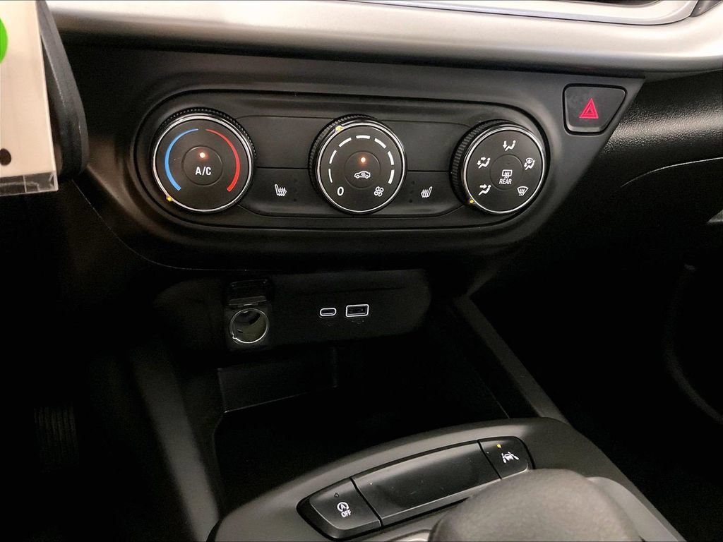 Used 2024 Chevrolet Trax LS w/ LS Convenience Package FWD image 25