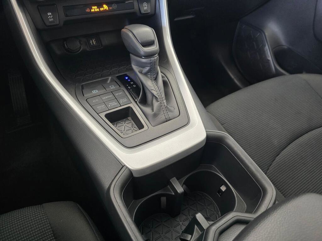 Used 2025 Toyota RAV4 LE image 32