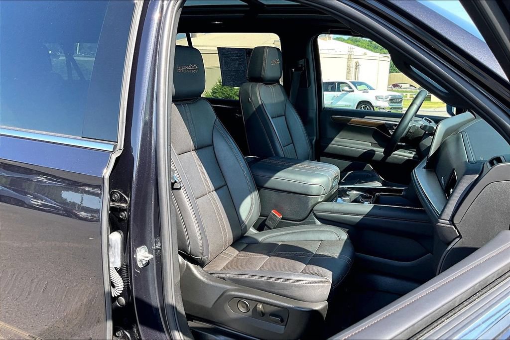 Used 2025 Chevrolet Suburban High Country w/ Sun And Tow Package AWD/4WD image 32