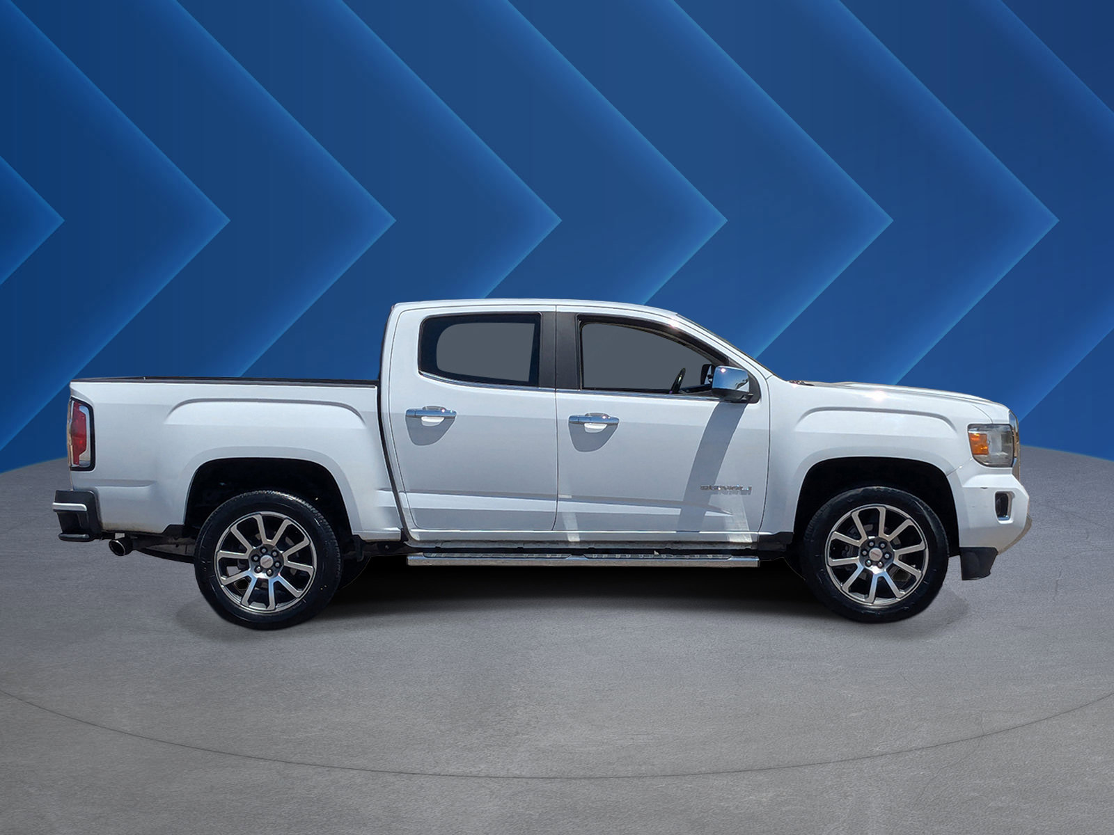 Used 2018 GMC Canyon Denali RWD image 2