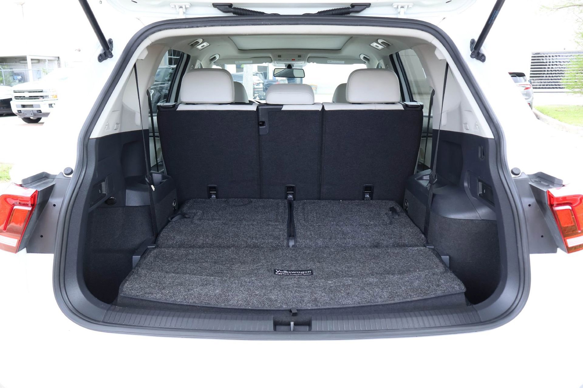 Used 2021 Volkswagen Tiguan SE FWD image 19