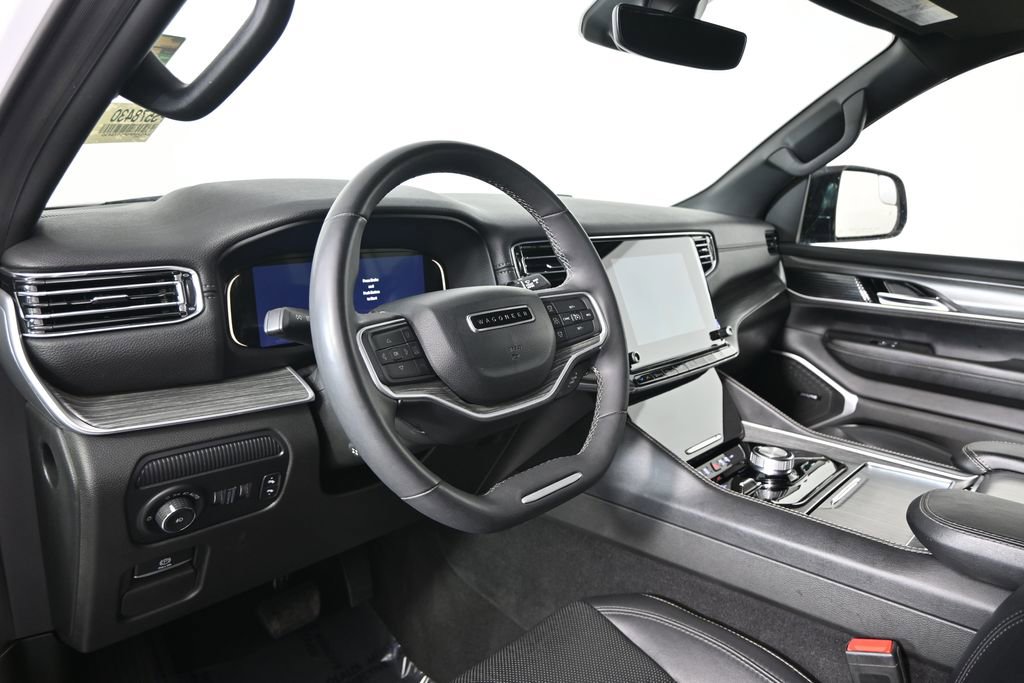 Used 2023 Jeep Wagoneer L Series II image 24