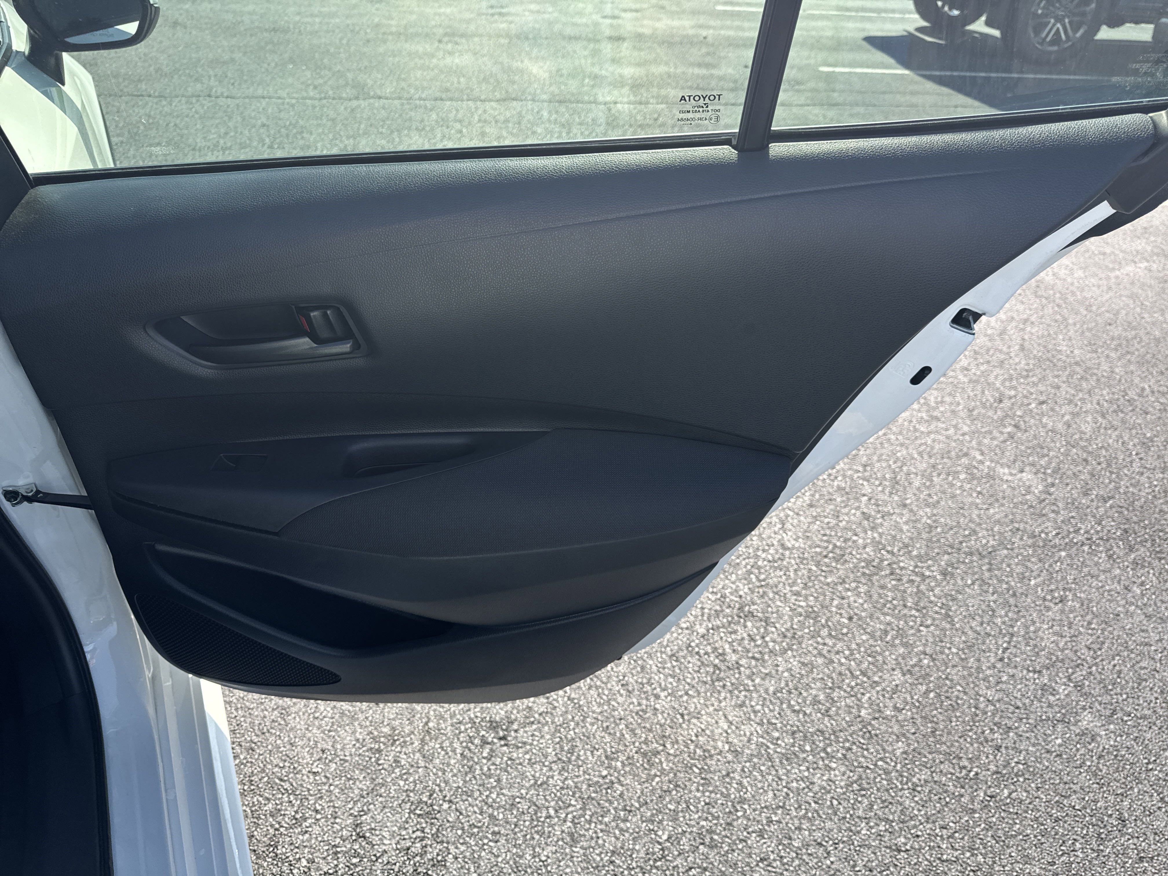 Used 2025 Toyota Corolla LE FWD image 30