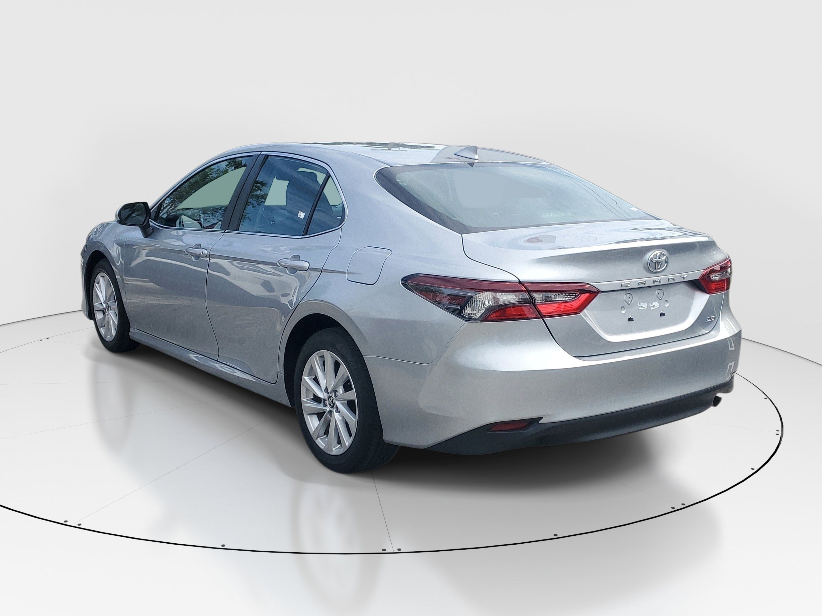 Used 2023 Toyota Camry LE FWD image 5