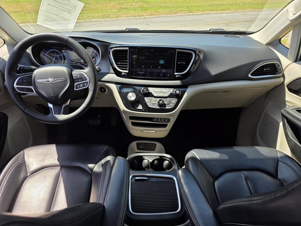 Used 2023 Chrysler Pacifica Touring-L FWD image 26