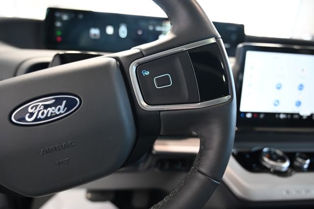 Used 2025 Ford Expedition Max Active AWD/4WD image 30