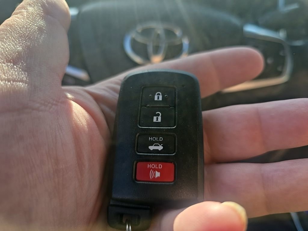 Used 2015 Toyota Camry SE w/ Moonroof Package image 21