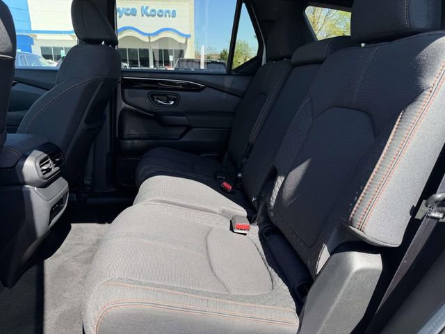 Used 2025 Honda Pilot Sport image 9