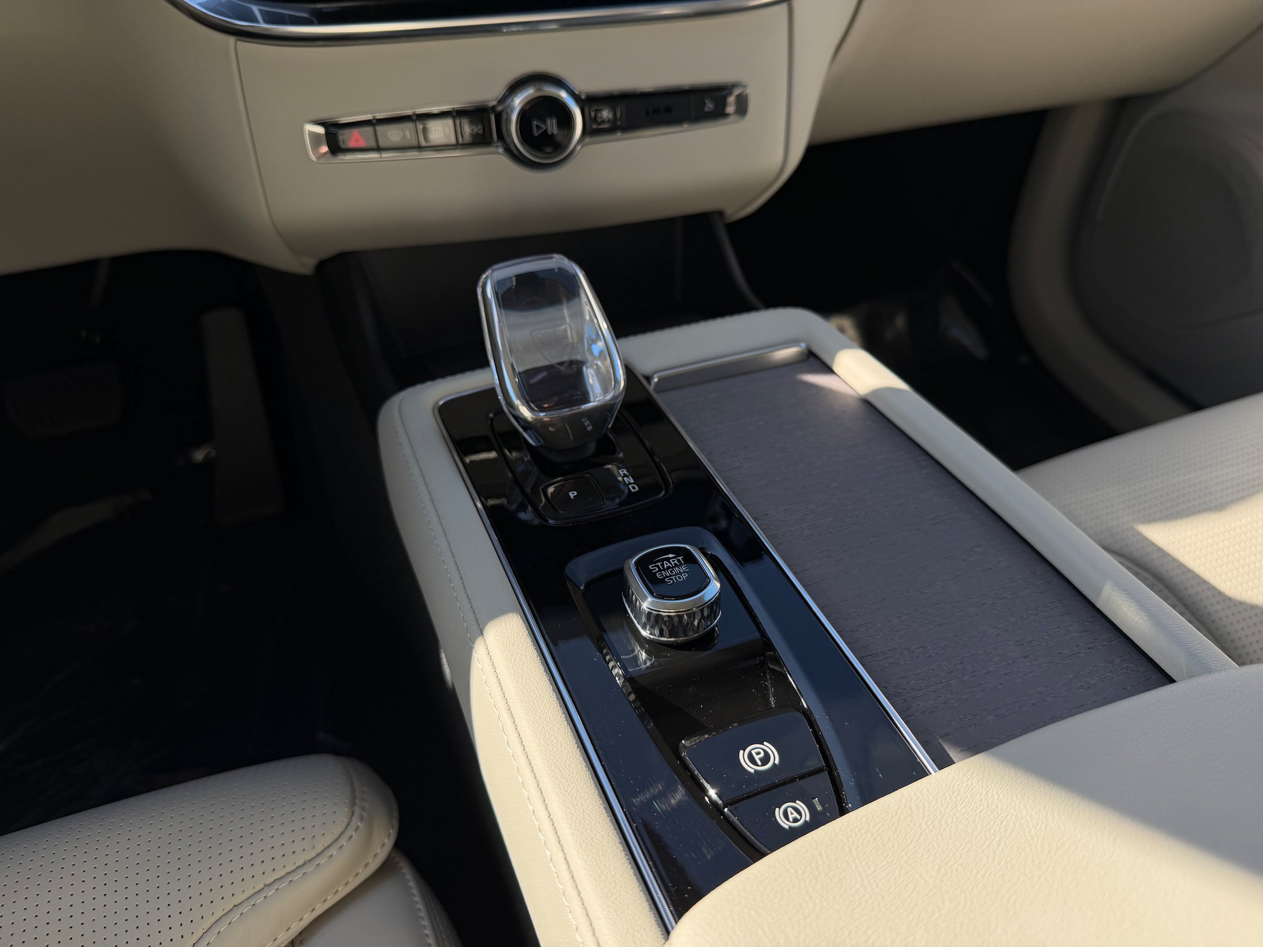 New 2026 Volvo XC90 B6 Ultra w/ Protection Package AWD/4WD image 14