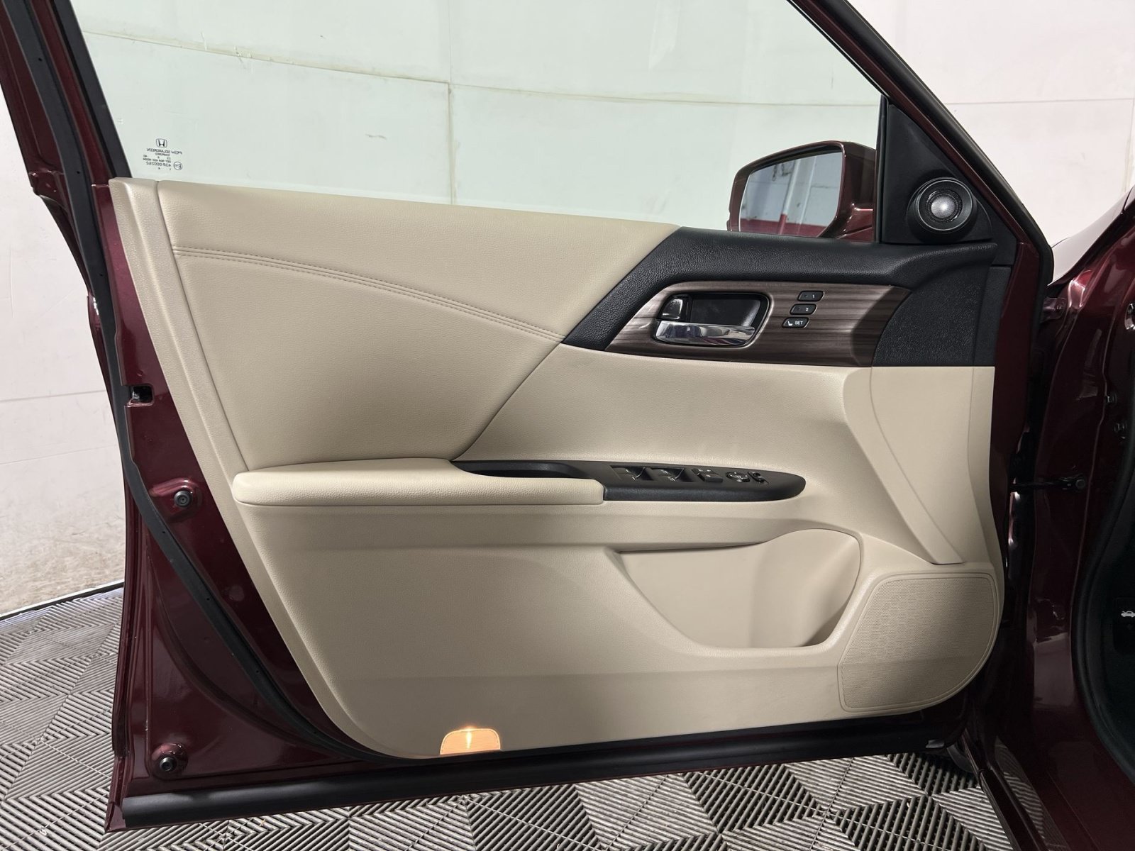 Used 2017 Honda Accord EX-L image 14