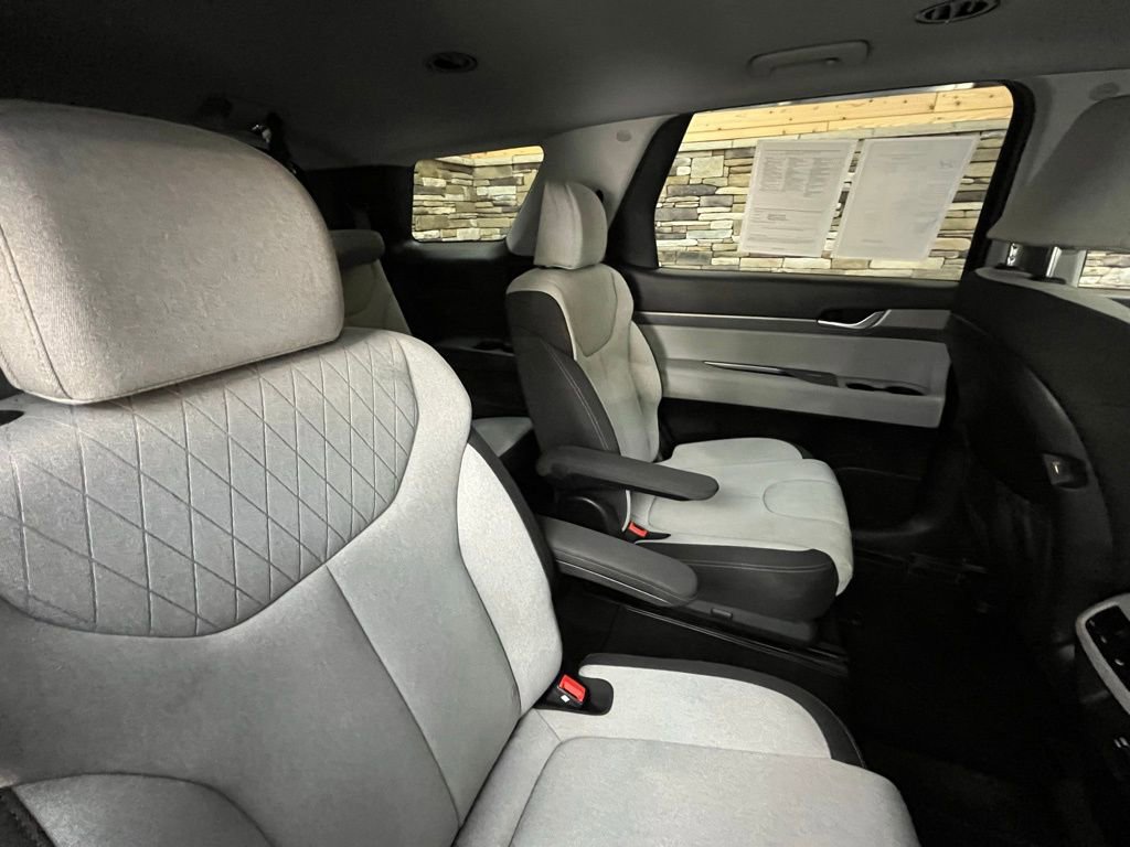 Used 2022 Hyundai Palisade SEL w/ Winter Package image 32